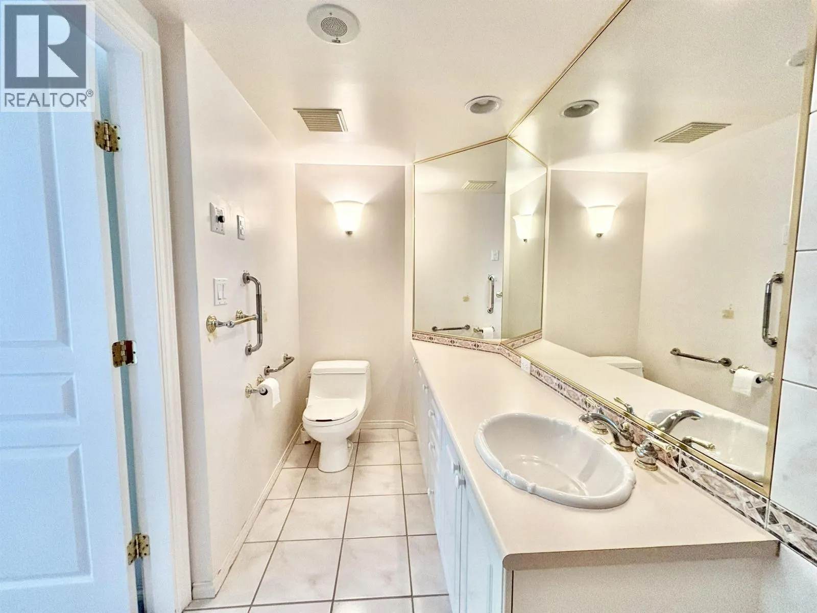 705 5615 HAMPTON PLACE