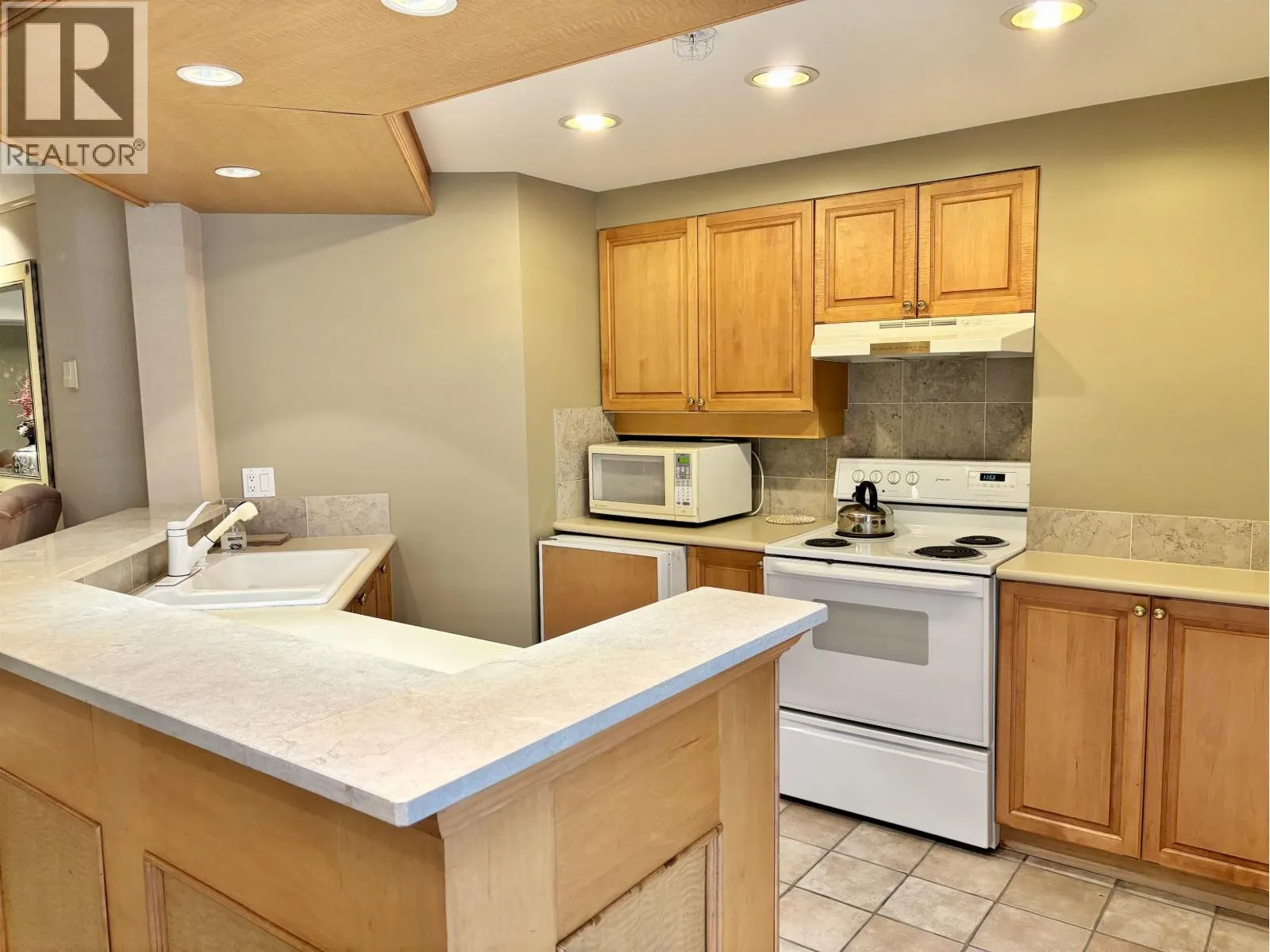705 5615 HAMPTON PLACE