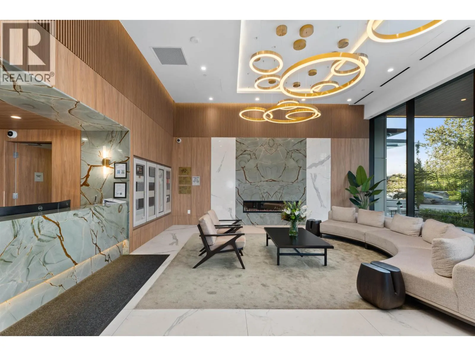 2107 4168 LOUGHEED HIGHWAY