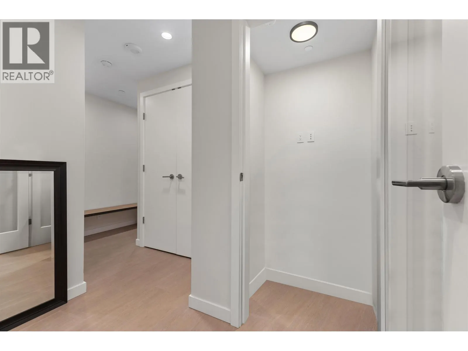 2107 4168 LOUGHEED HIGHWAY