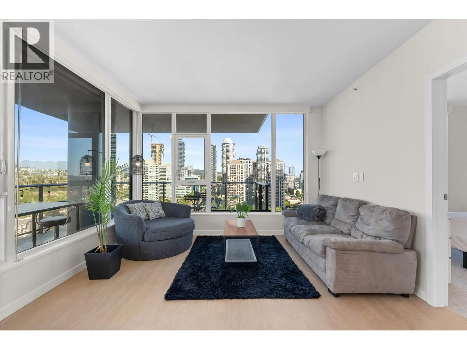 2107 4168 LOUGHEED HIGHWAY