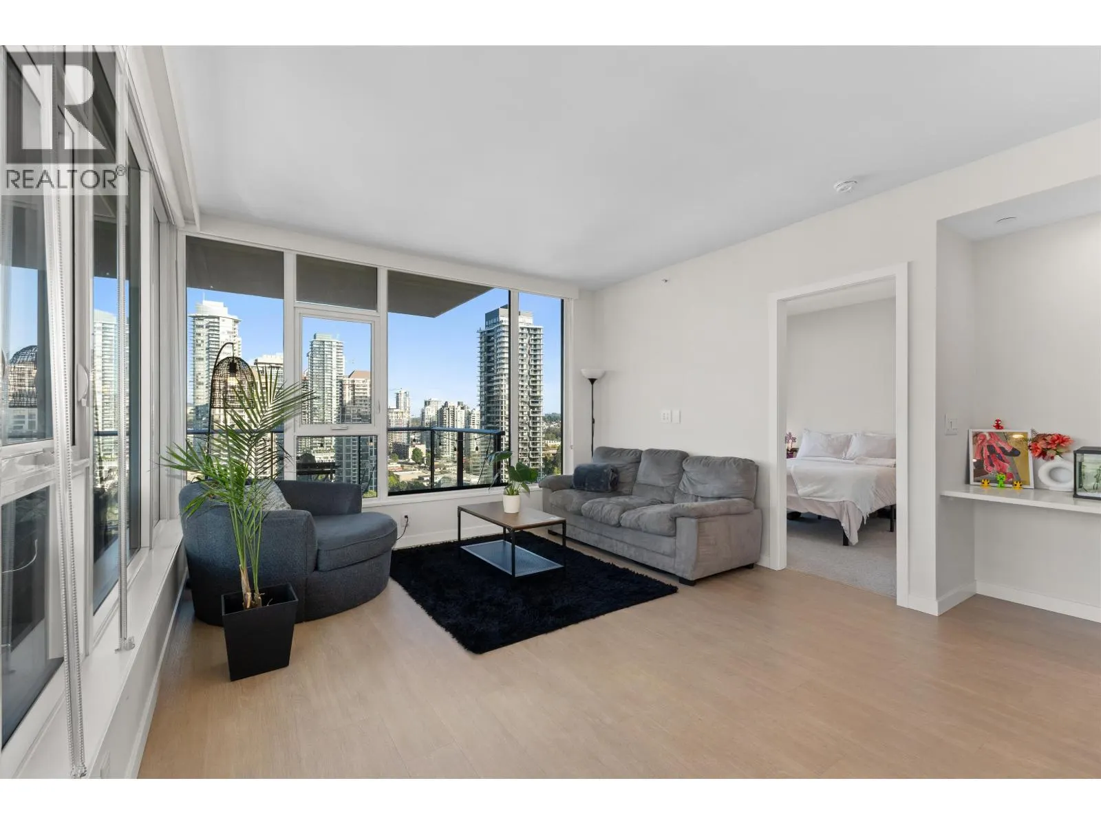 2107 4168 LOUGHEED HIGHWAY