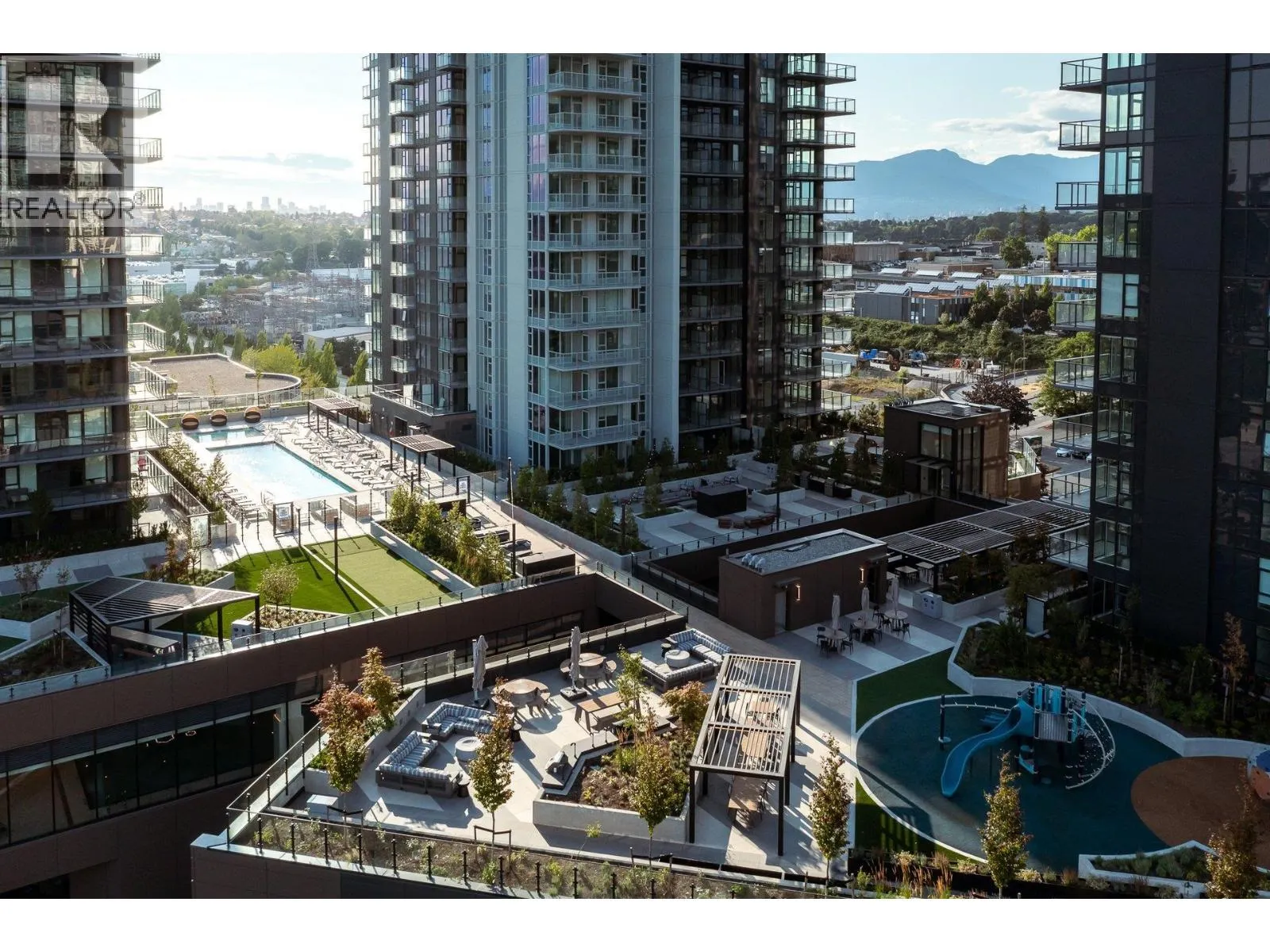 2107 4168 LOUGHEED HIGHWAY