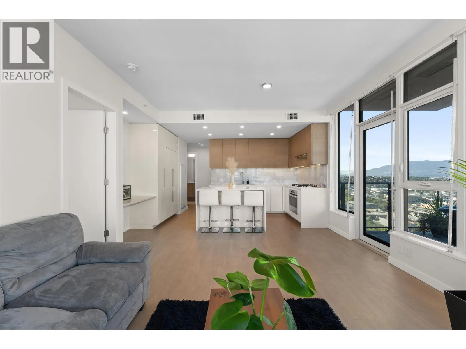 2107 4168 LOUGHEED HIGHWAY