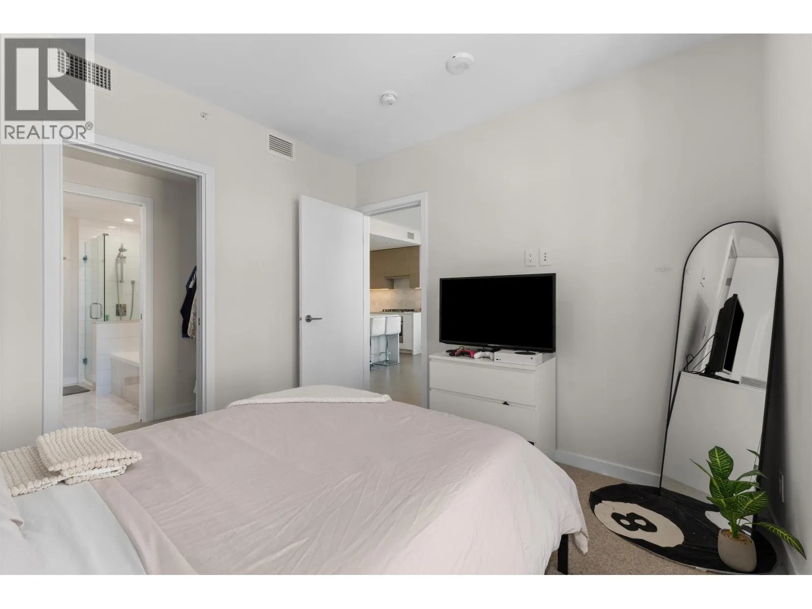 2107 4168 LOUGHEED HIGHWAY