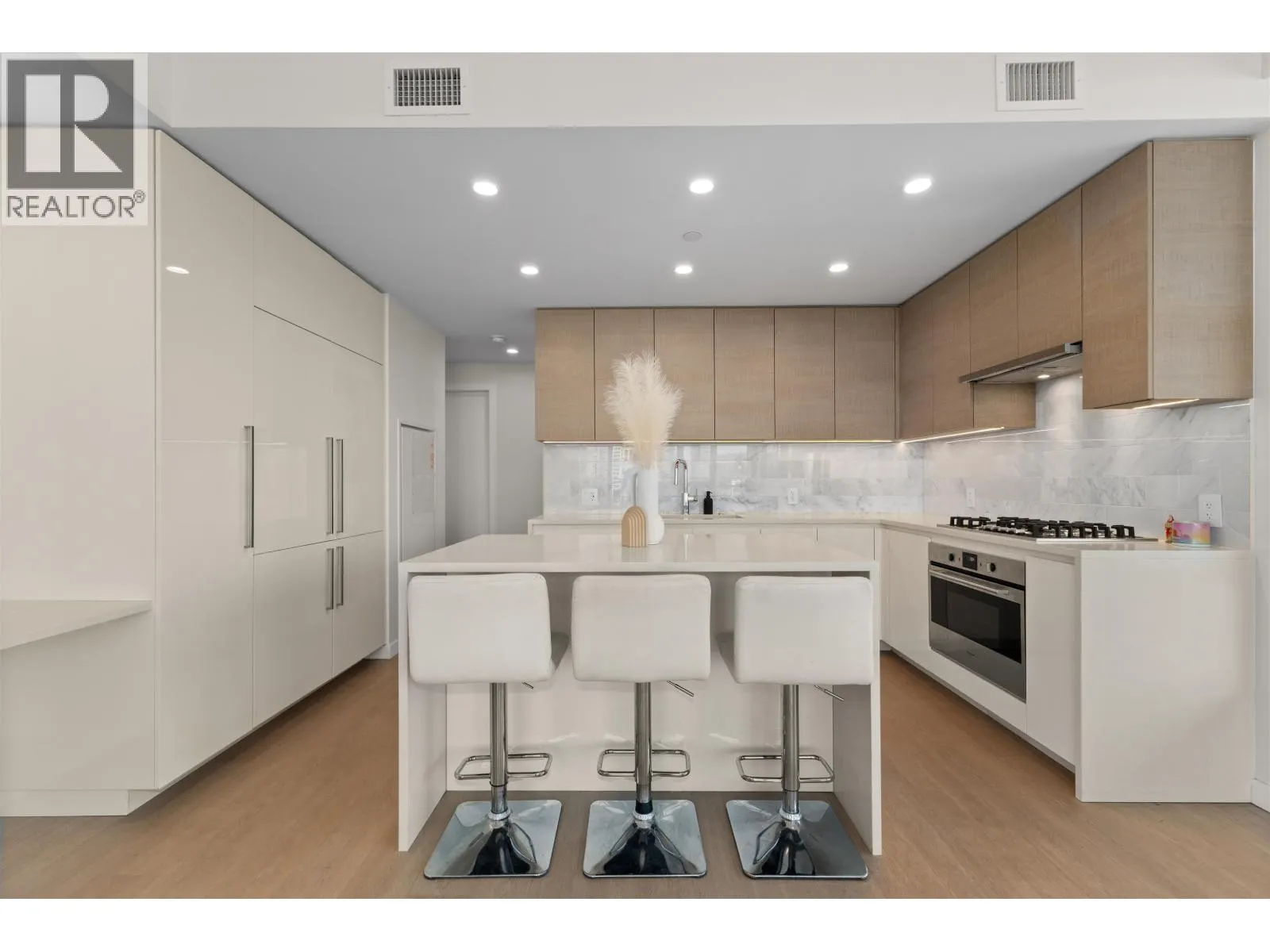 2107 4168 LOUGHEED HIGHWAY