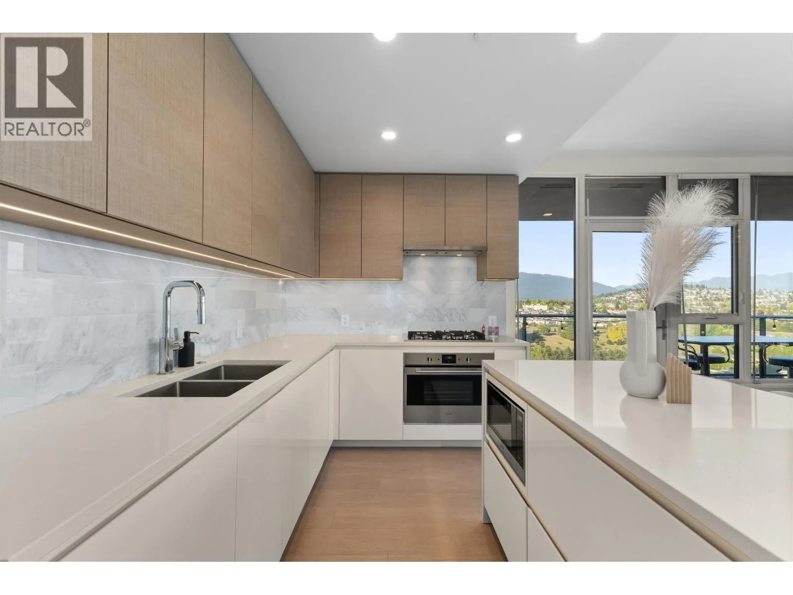 2107 4168 LOUGHEED HIGHWAY