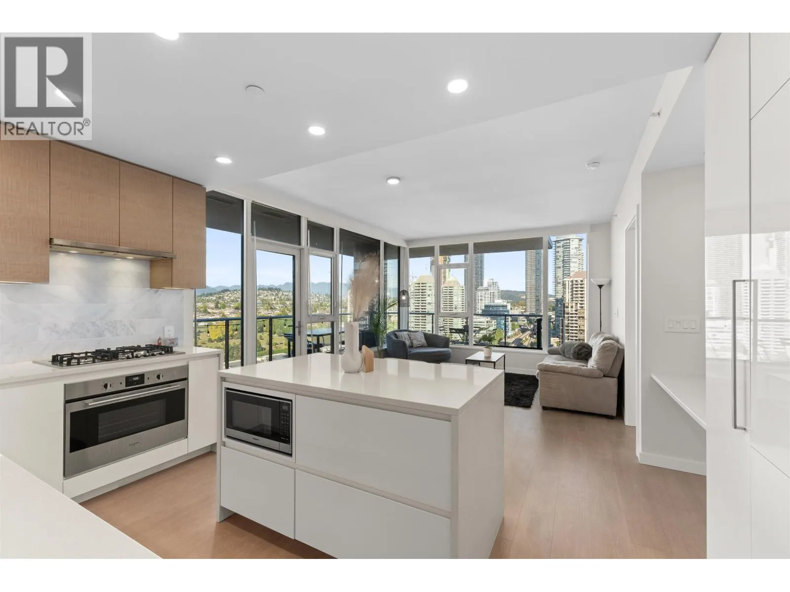 2107 4168 LOUGHEED HIGHWAY
