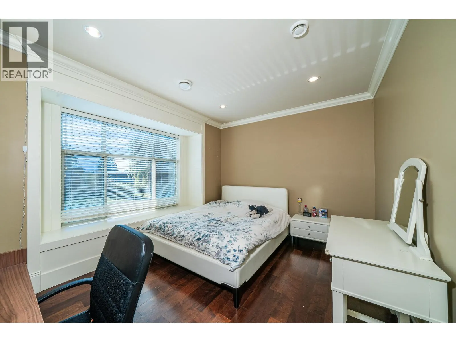 8100 FAIRLANE ROAD