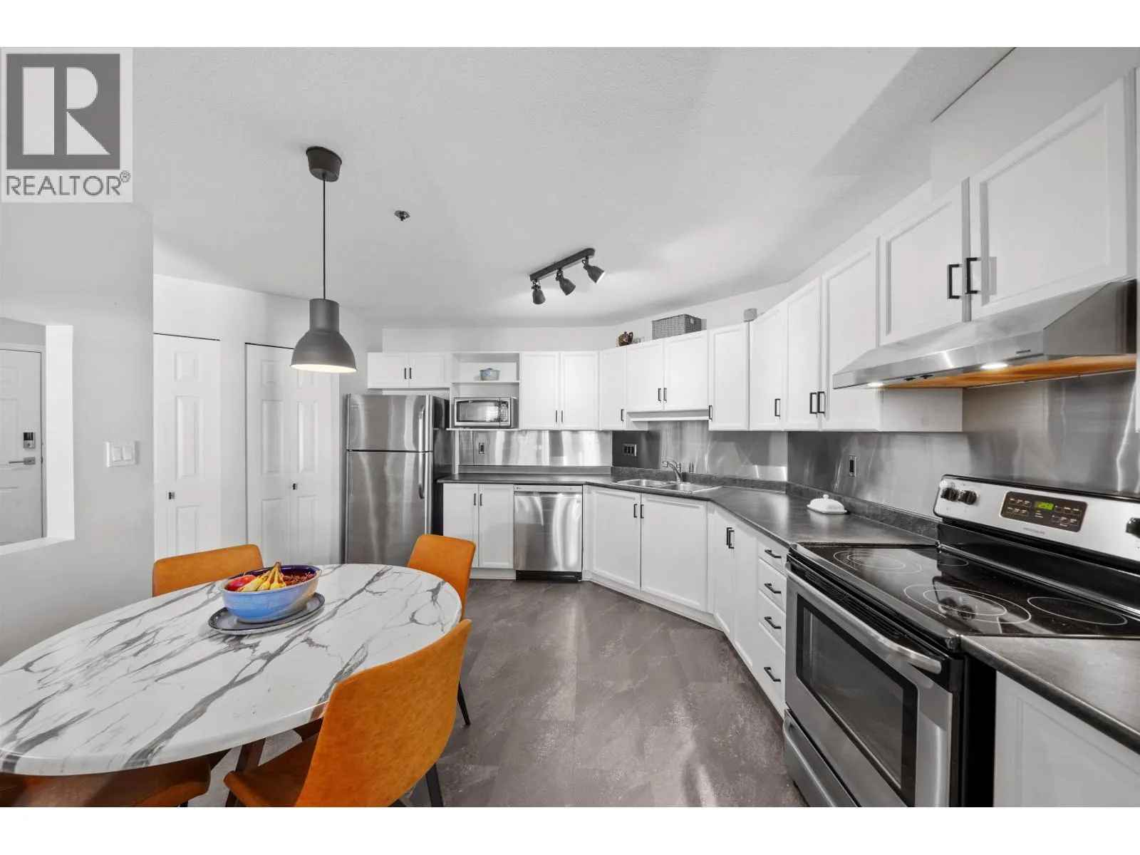 405 2335 WHYTE AVENUE