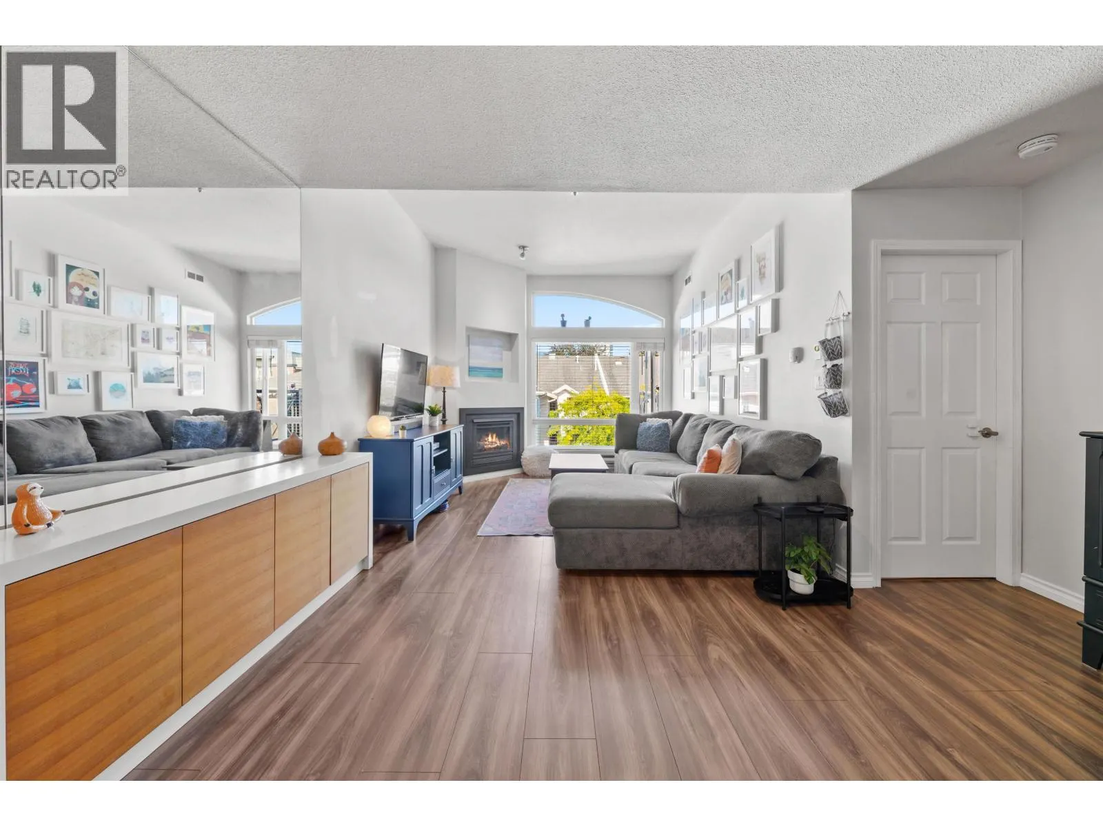 405 2335 WHYTE AVENUE