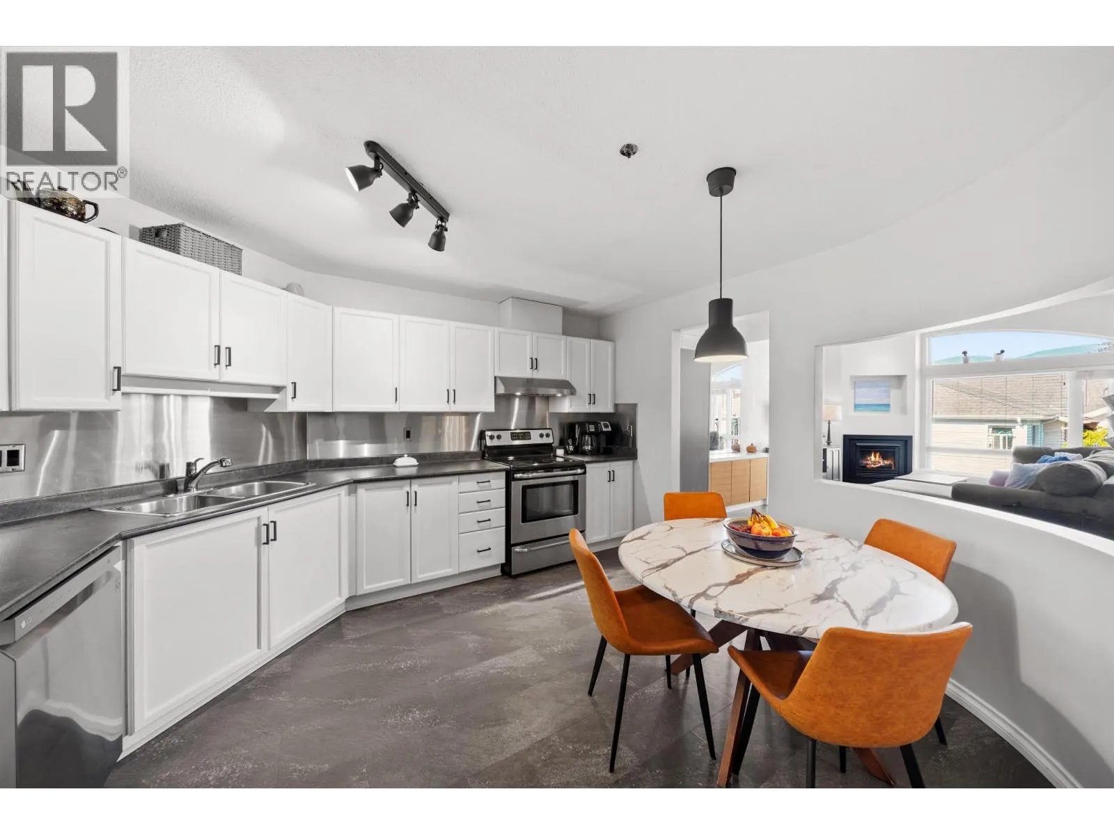 405 2335 WHYTE AVENUE