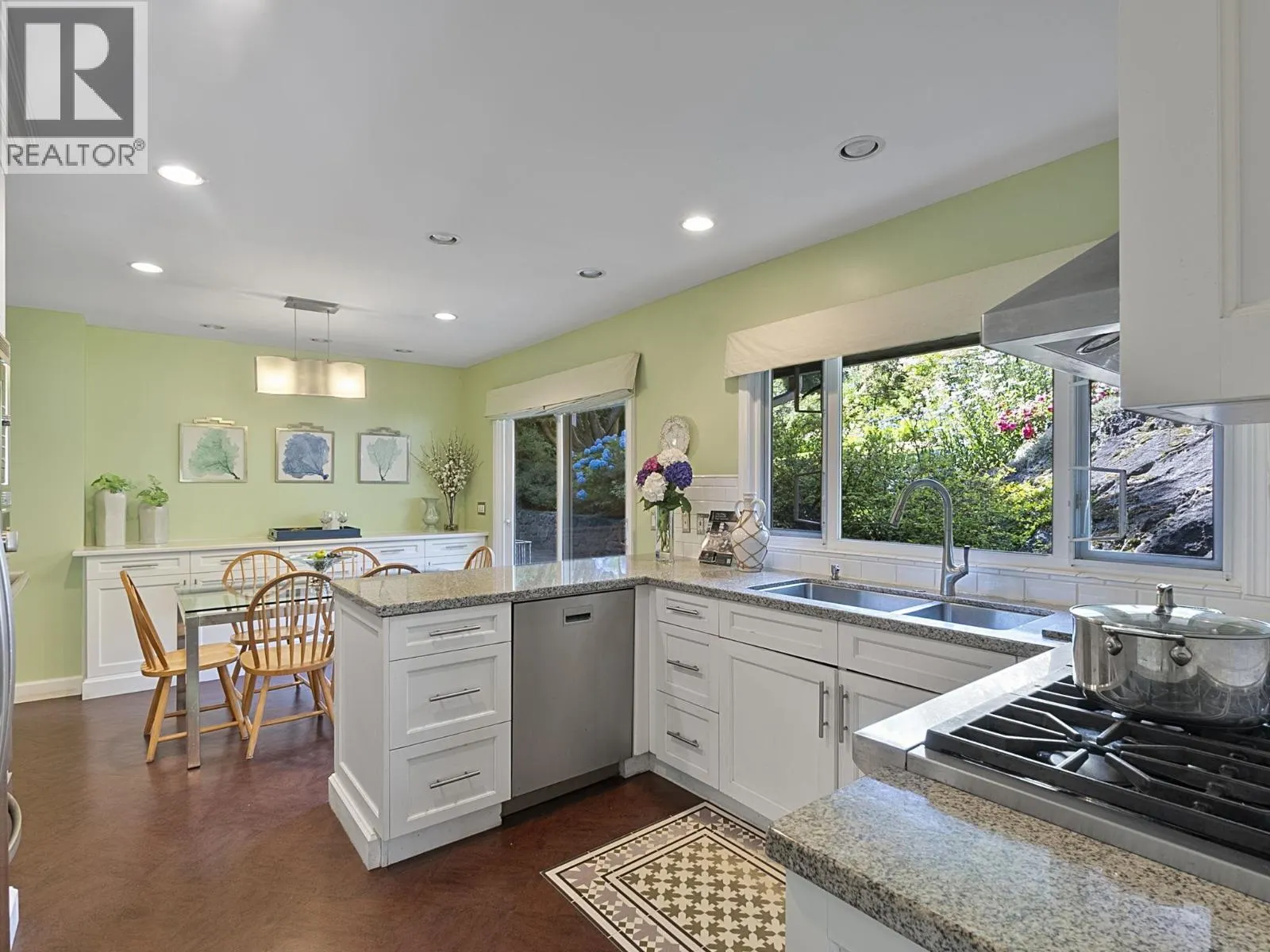 475 SOUTHBOROUGH DRIVE