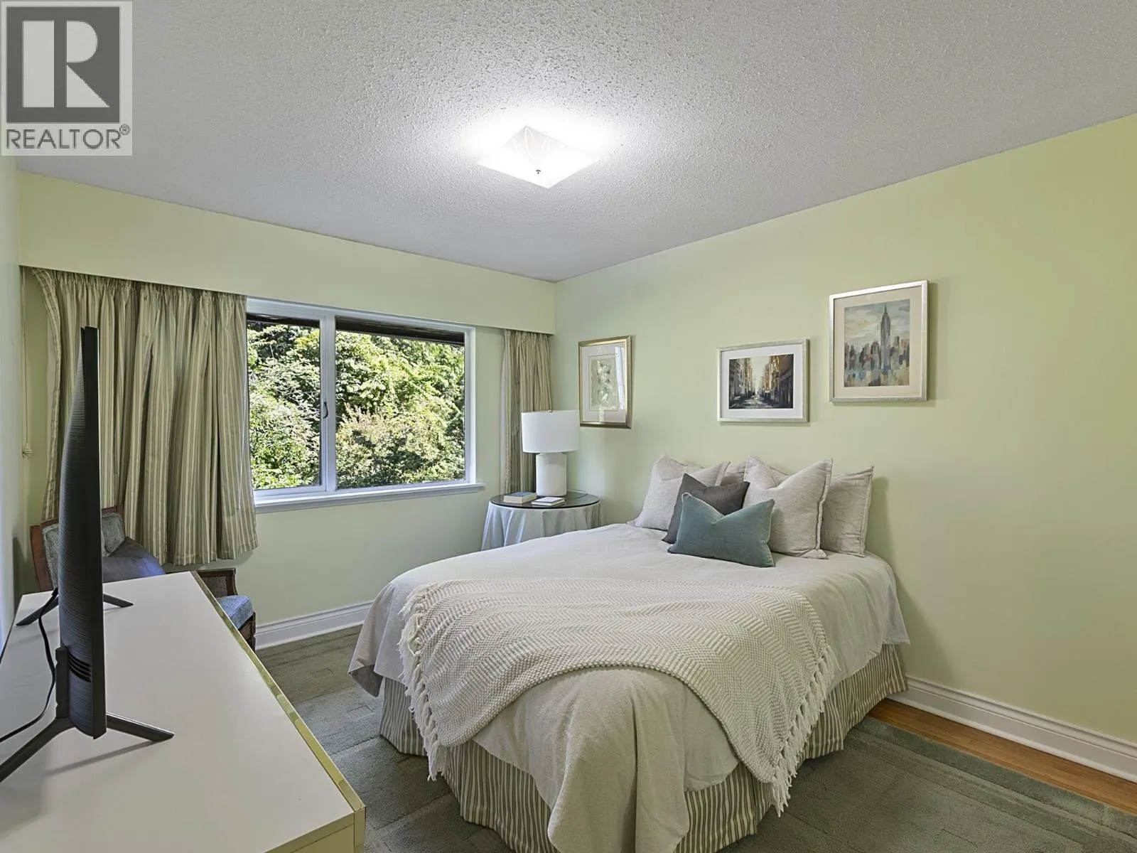 475 SOUTHBOROUGH DRIVE