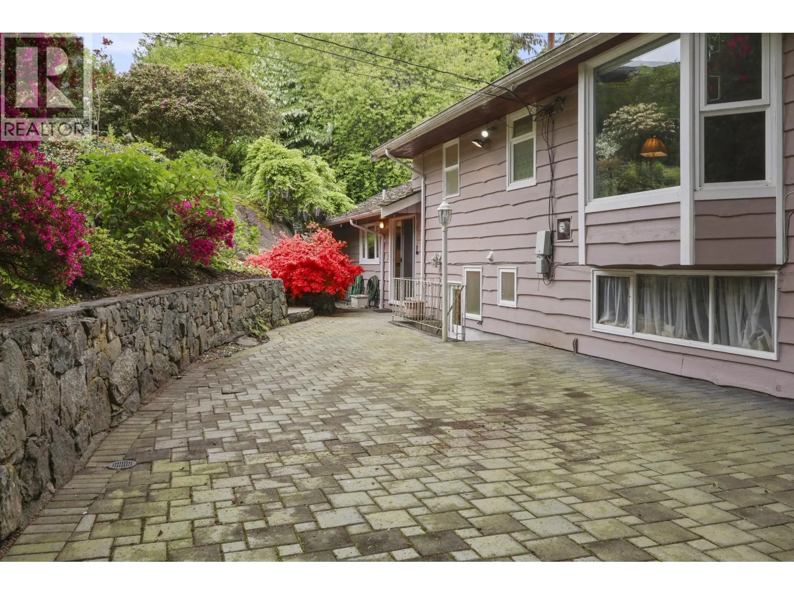 475 SOUTHBOROUGH DRIVE