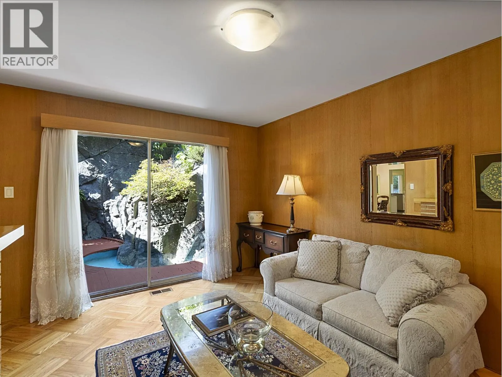 475 SOUTHBOROUGH DRIVE