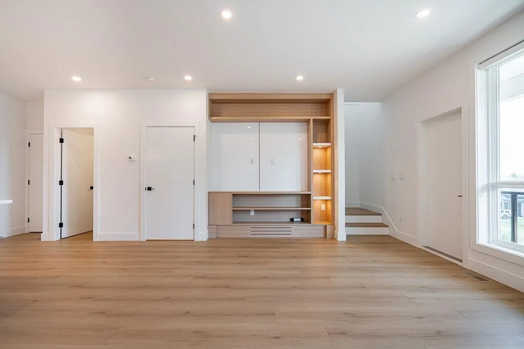 101 16693 16 AVENUE