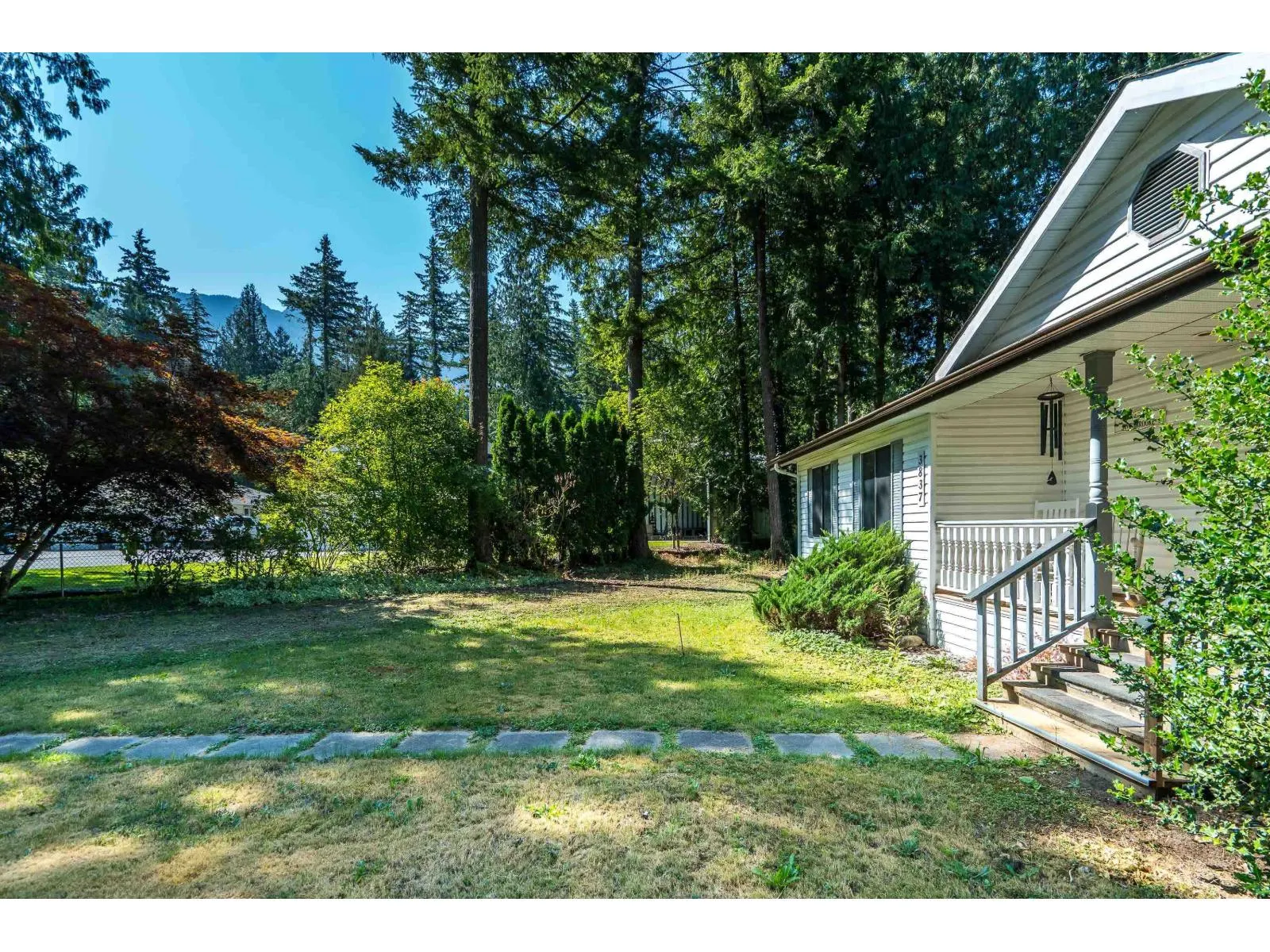 3837 KAREN DRIVE|Cultus Lake North