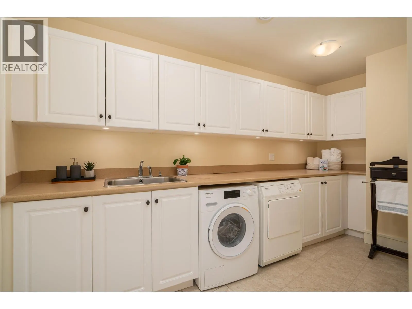 2356 KADLEC COURT