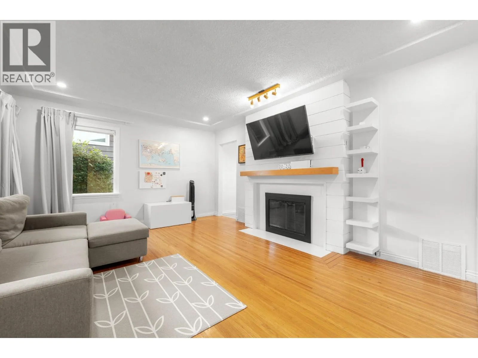 827 BURNABY STREET