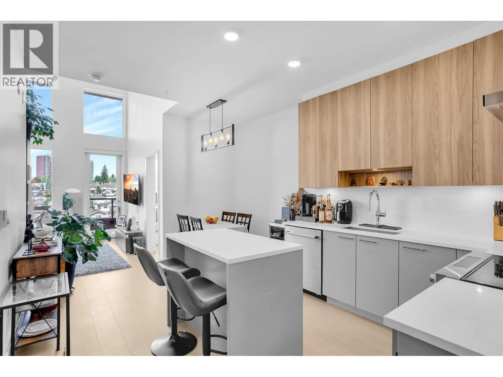 605 7588 16TH STREET