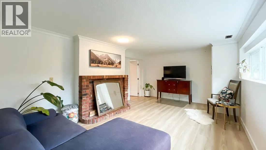 316 W QUEENS ROAD