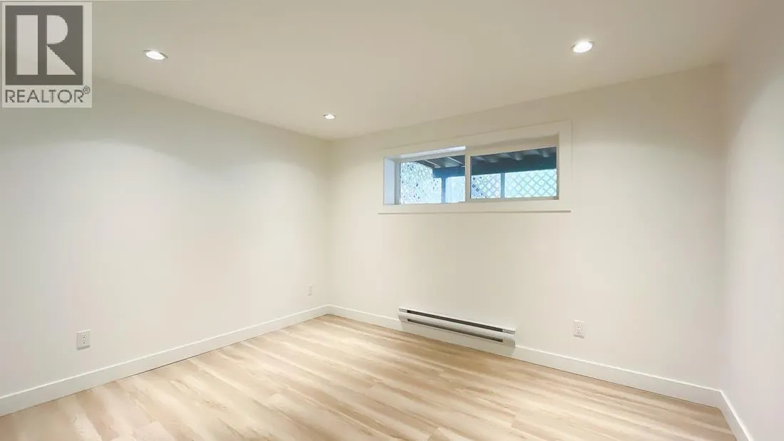 316 W QUEENS ROAD