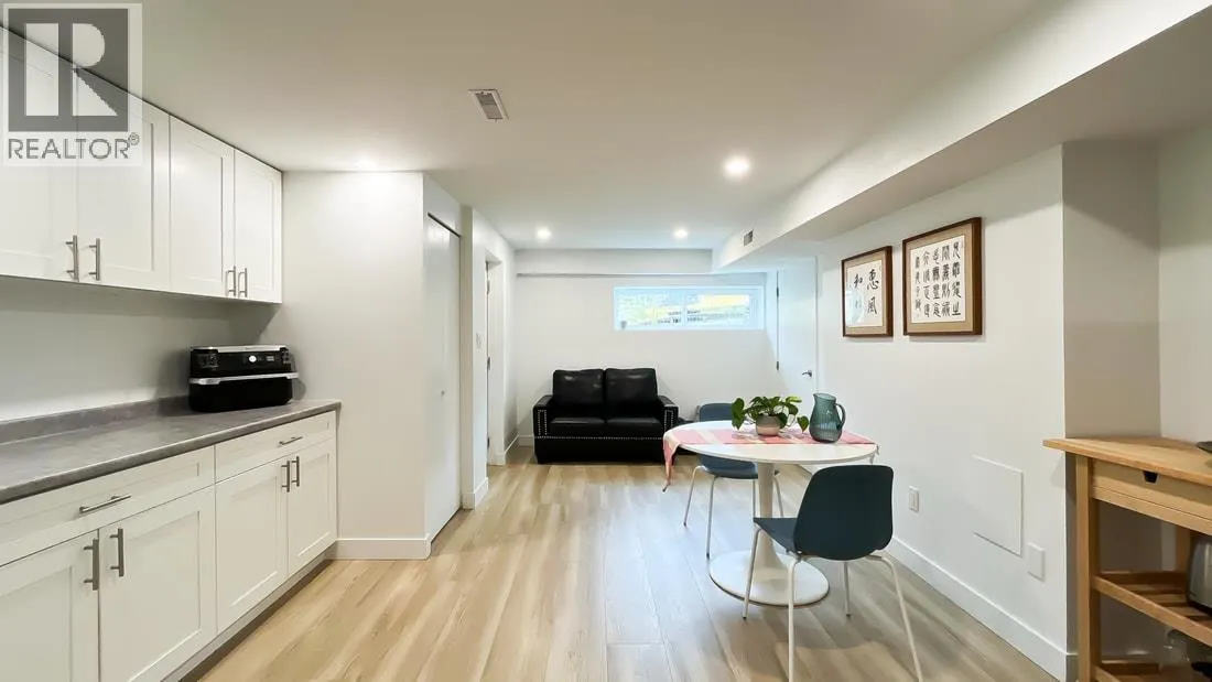 316 W QUEENS ROAD