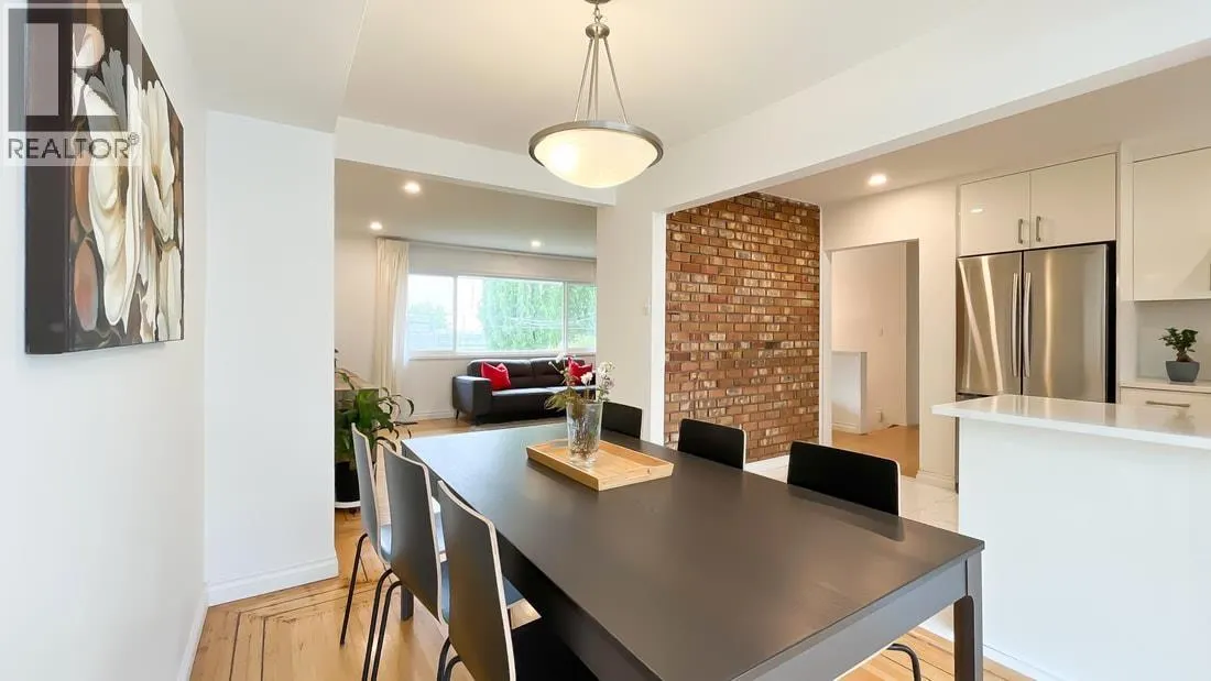 316 W QUEENS ROAD