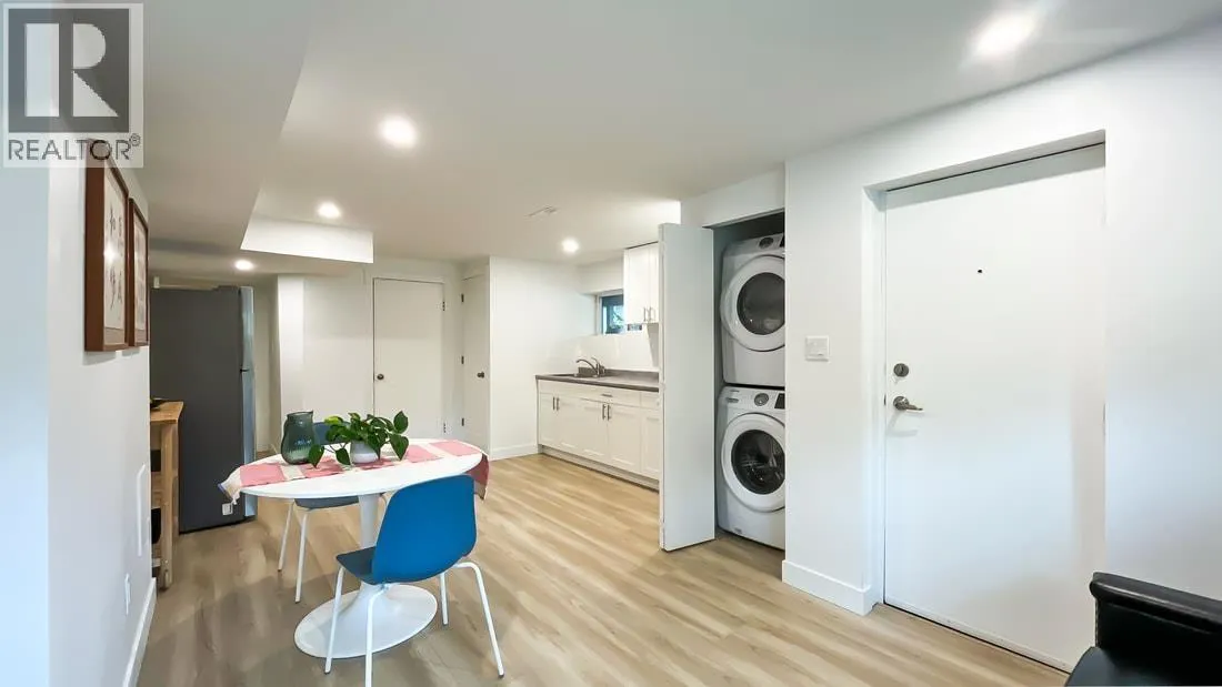 316 W QUEENS ROAD