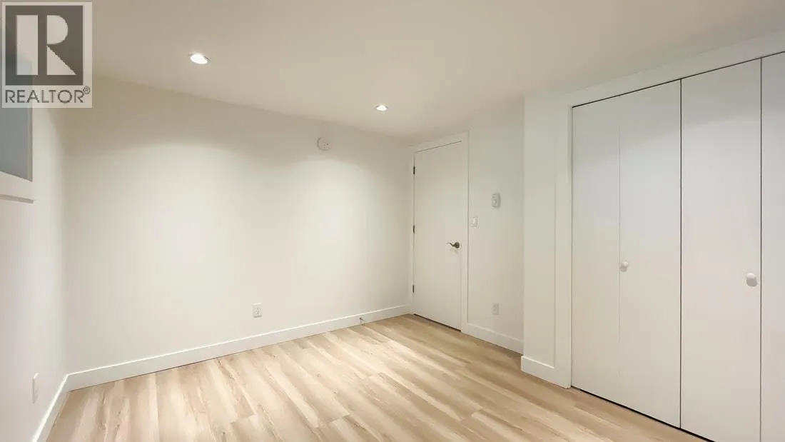 316 W QUEENS ROAD