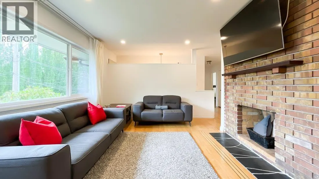 316 W QUEENS ROAD