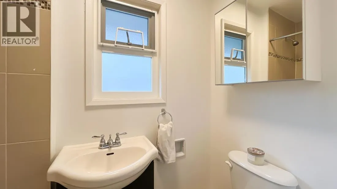 316 W QUEENS ROAD
