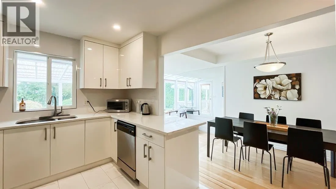 316 W QUEENS ROAD