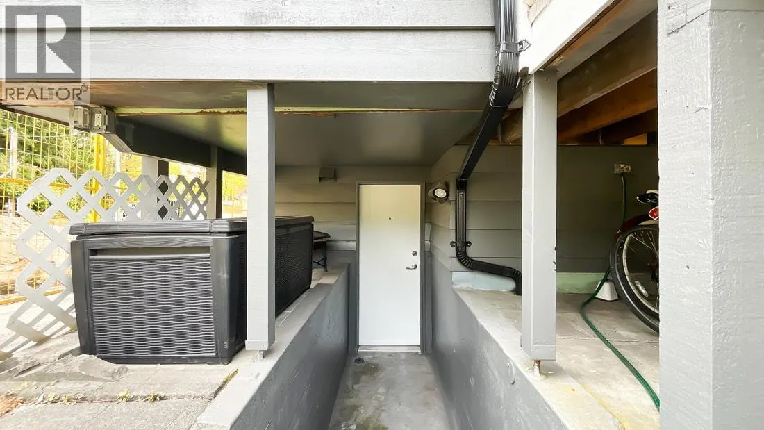 316 W QUEENS ROAD
