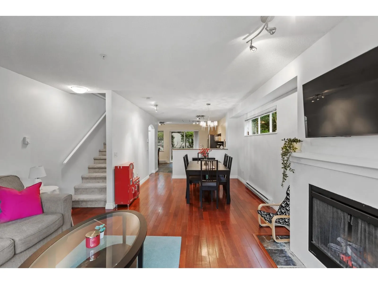 86 6747 203 STREET