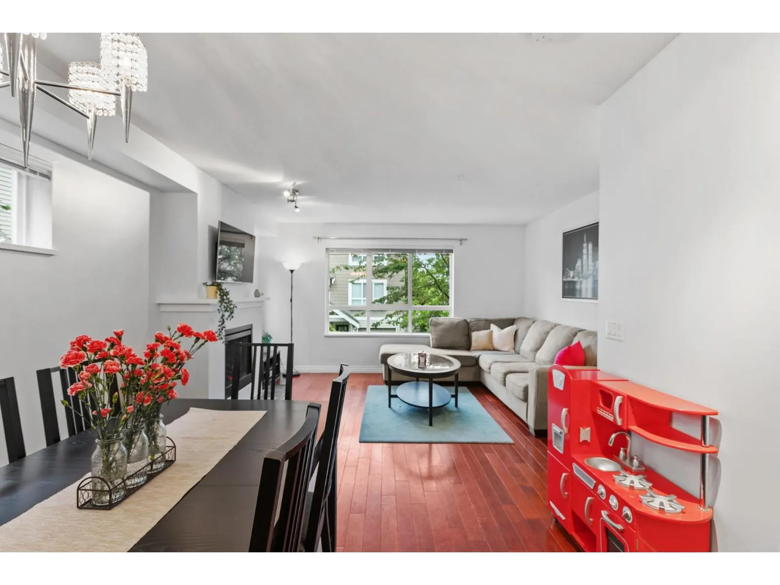 86 6747 203 STREET