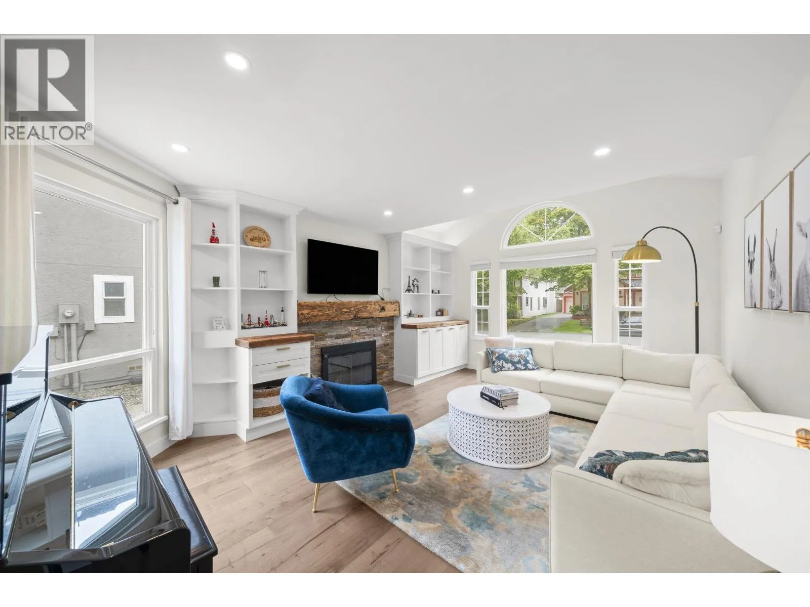 860 RUCKLE COURT