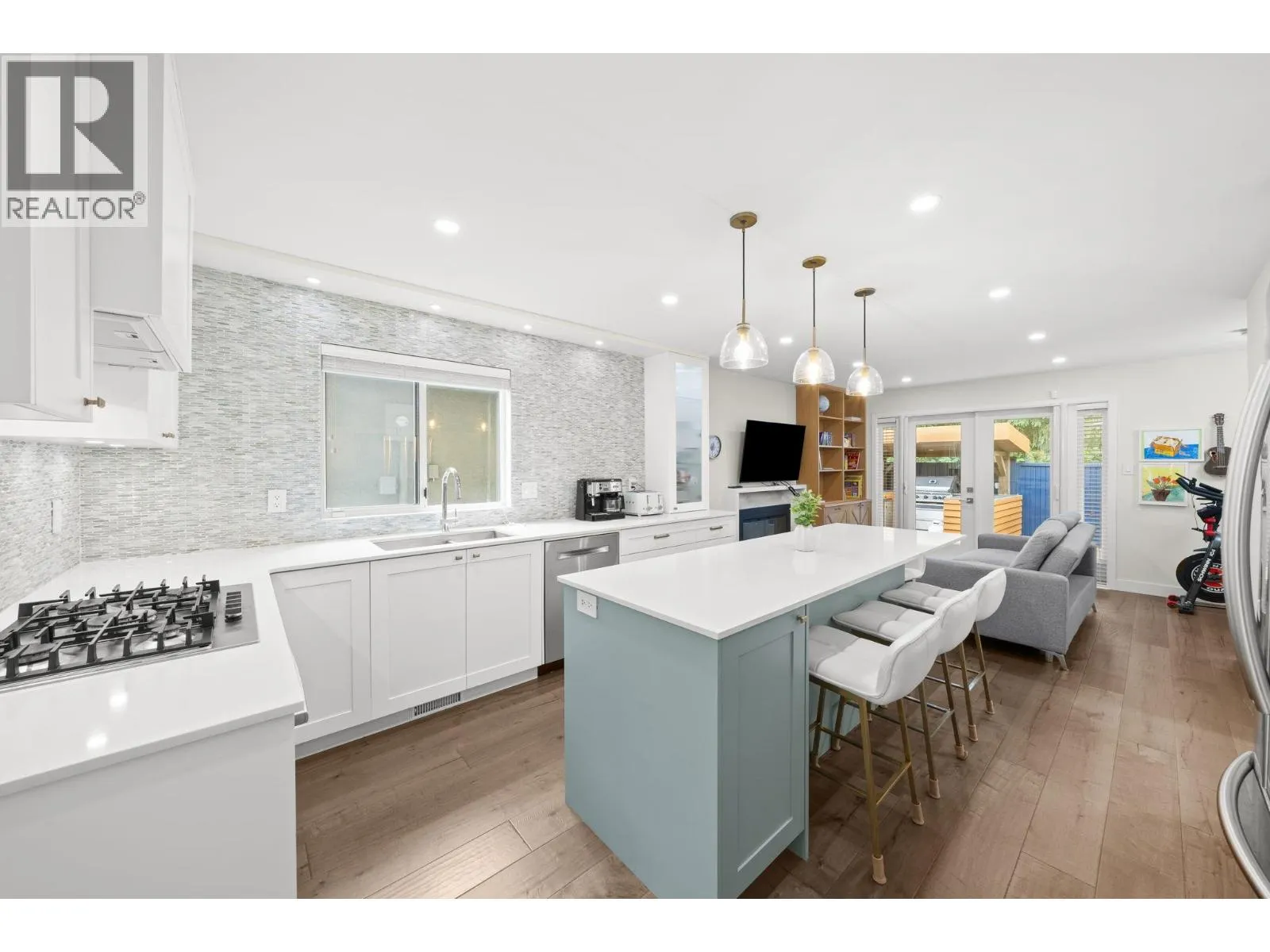 860 RUCKLE COURT