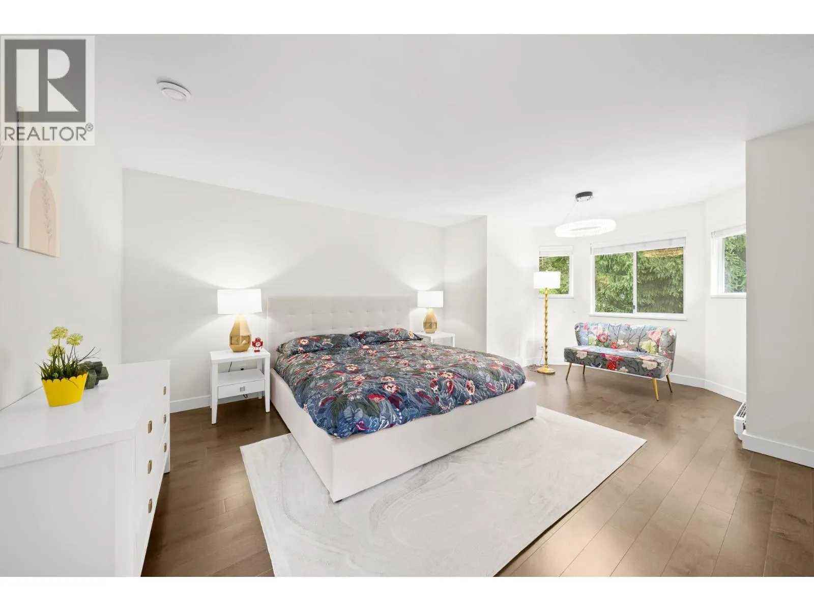 860 RUCKLE COURT