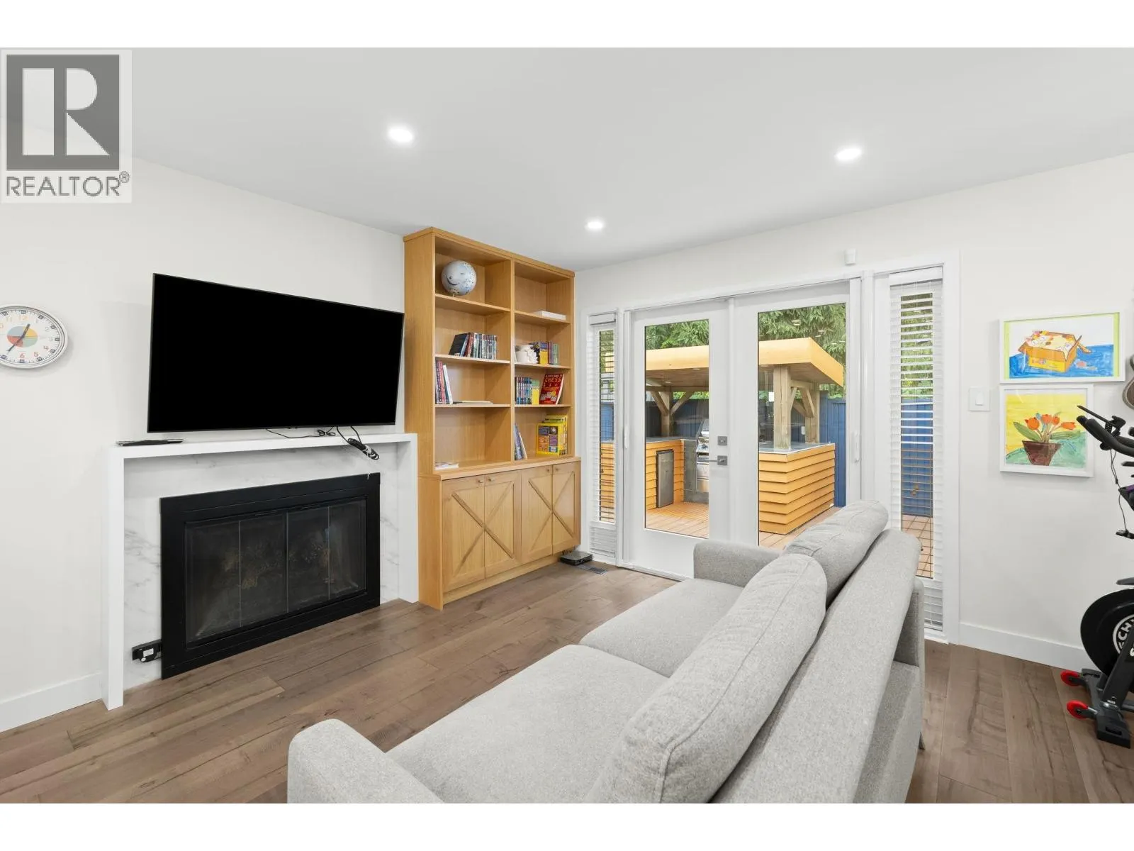 860 RUCKLE COURT