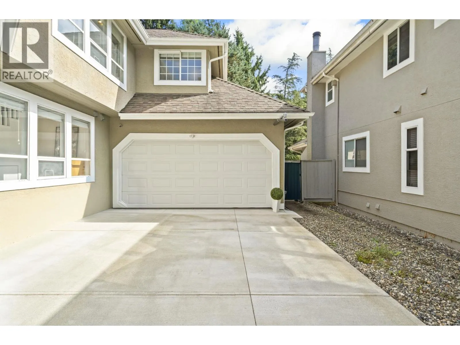 860 RUCKLE COURT
