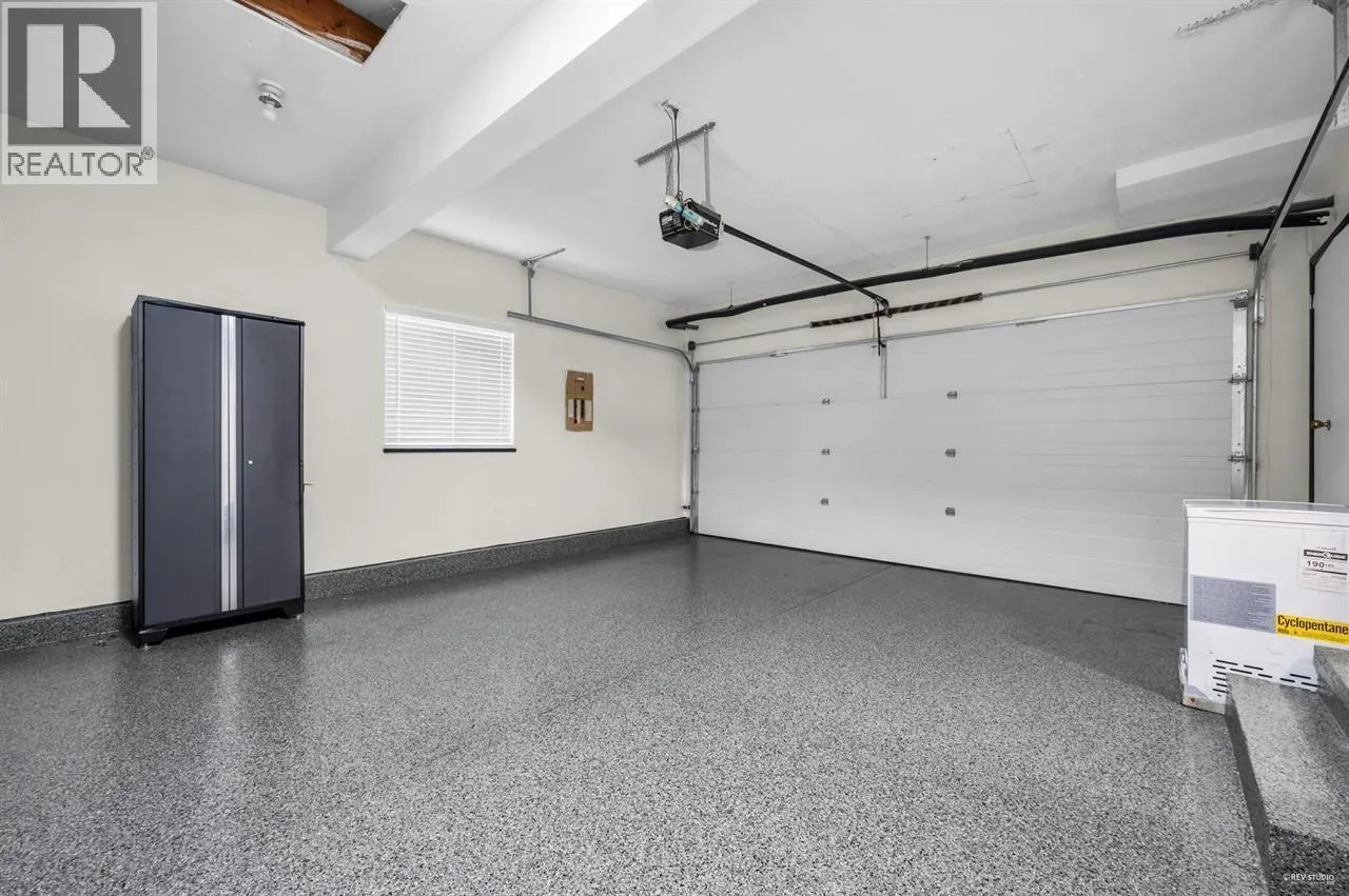 860 RUCKLE COURT