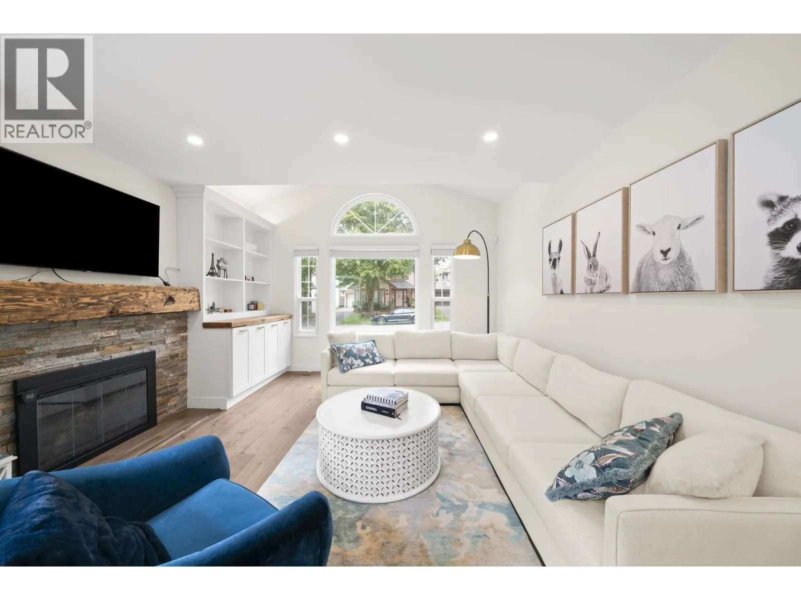860 RUCKLE COURT
