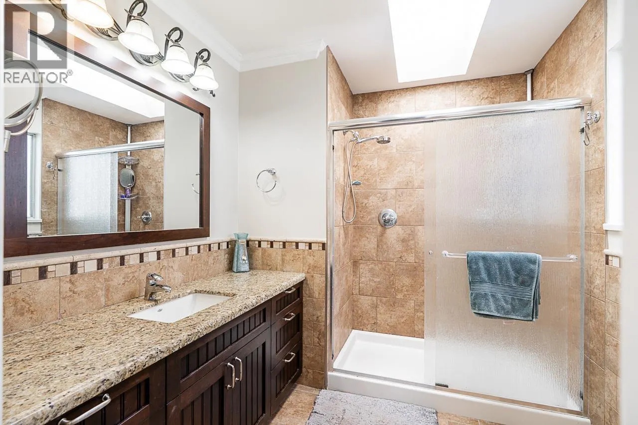 5271 CAMBRIDGE COURT