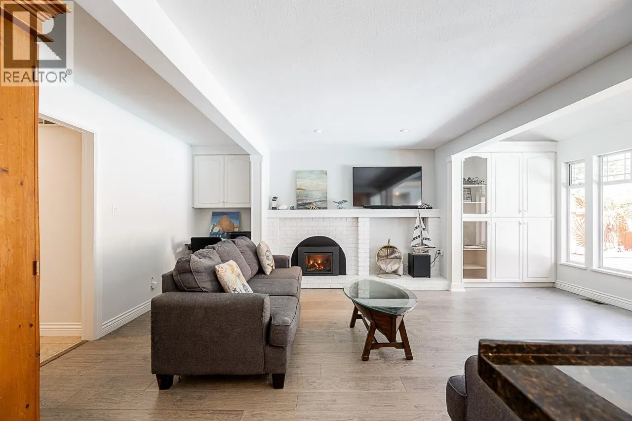 5271 CAMBRIDGE COURT