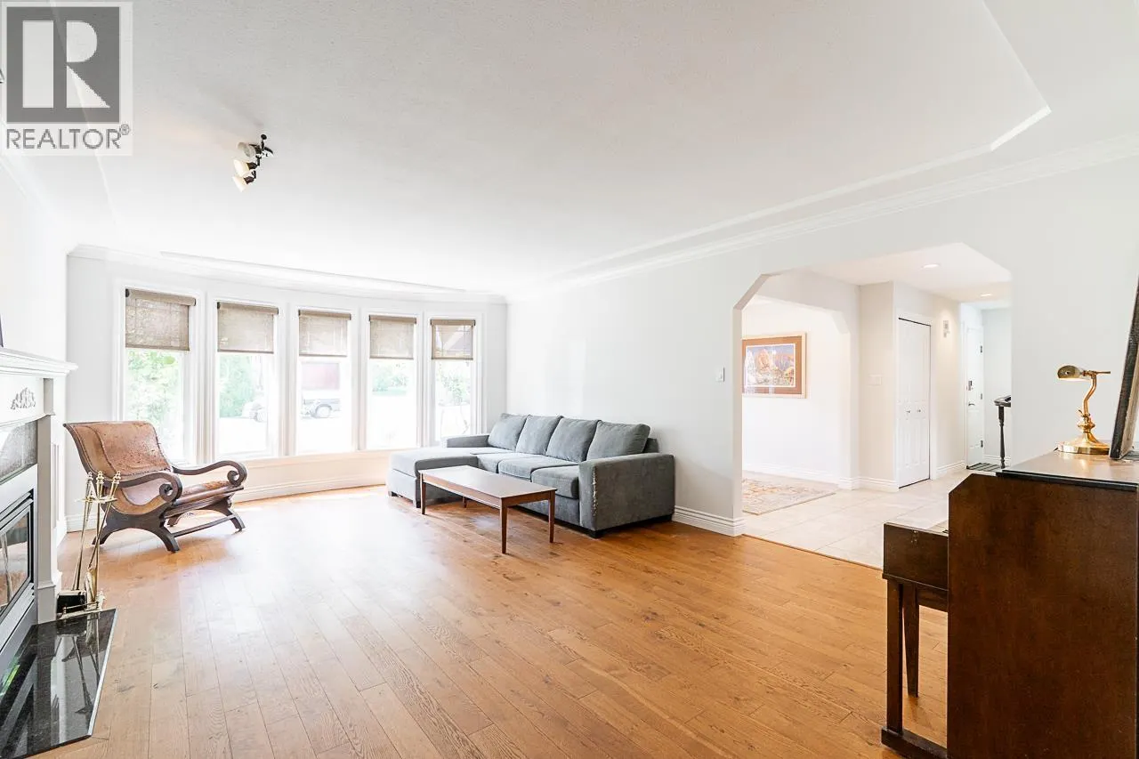 5271 CAMBRIDGE COURT