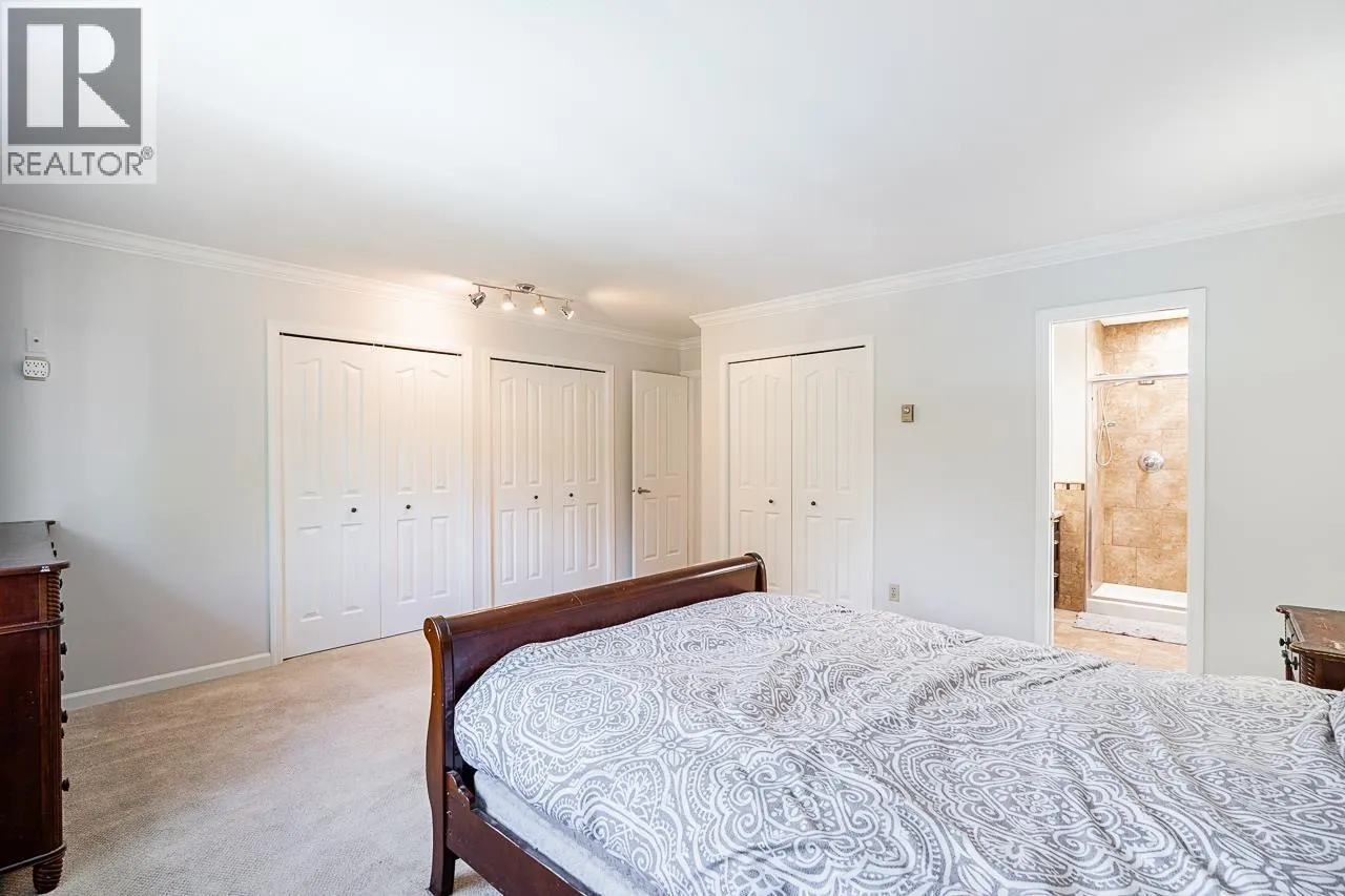 5271 CAMBRIDGE COURT