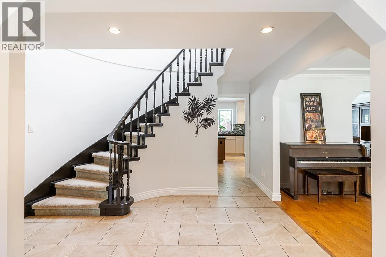 5271 CAMBRIDGE COURT