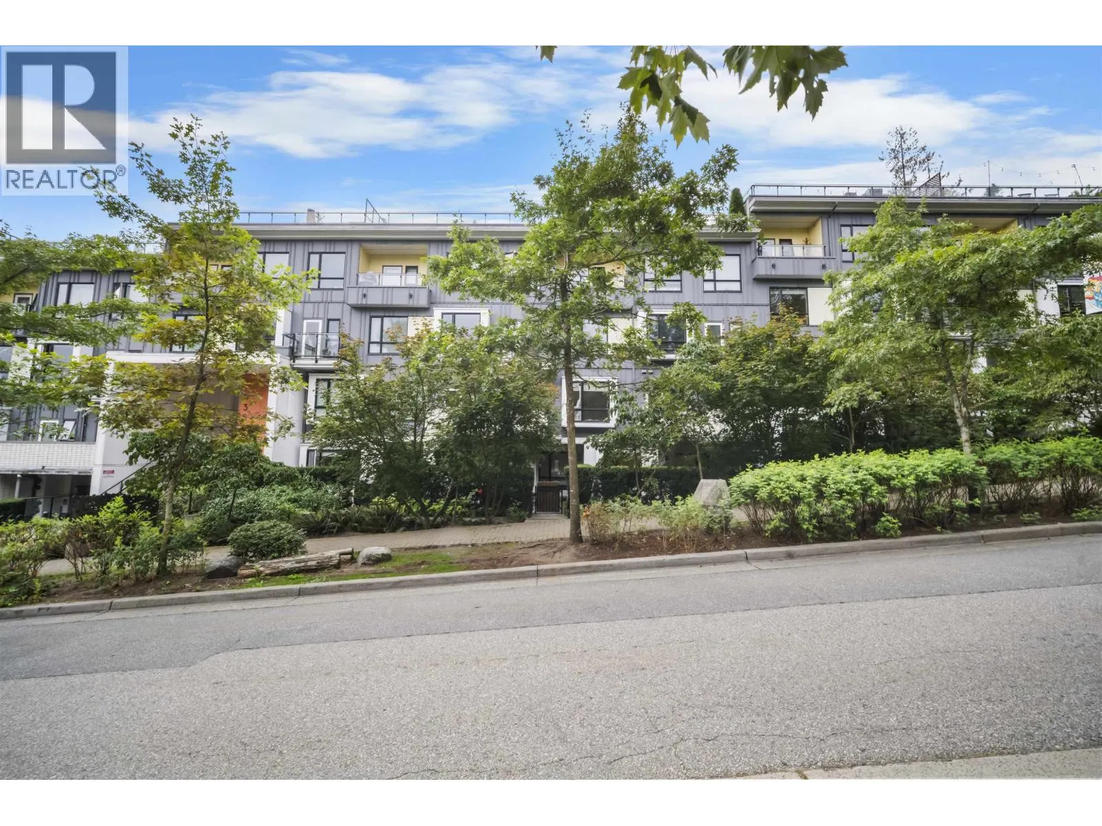 207 9350 UNIVERSITY HIGH STREET